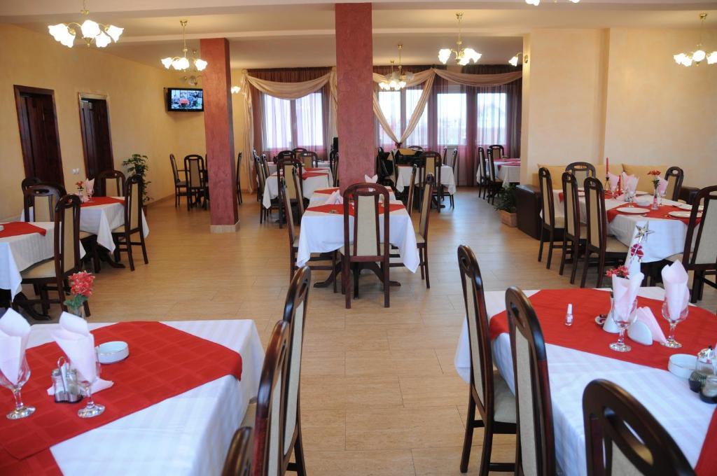 Pension Rozeclas Oradea Buitenkant foto