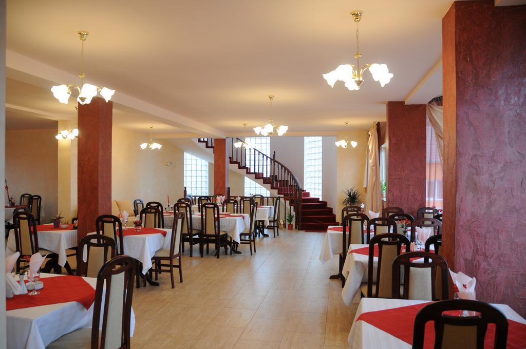 Pension Rozeclas Oradea Buitenkant foto