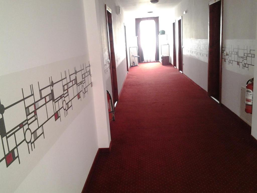 Pension Rozeclas Oradea Buitenkant foto