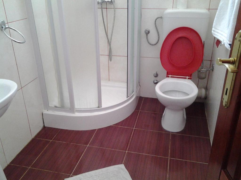 Pension Rozeclas Oradea Buitenkant foto